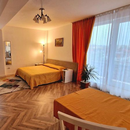 Domus Magistrae Apartment Bukares Bagian luar foto