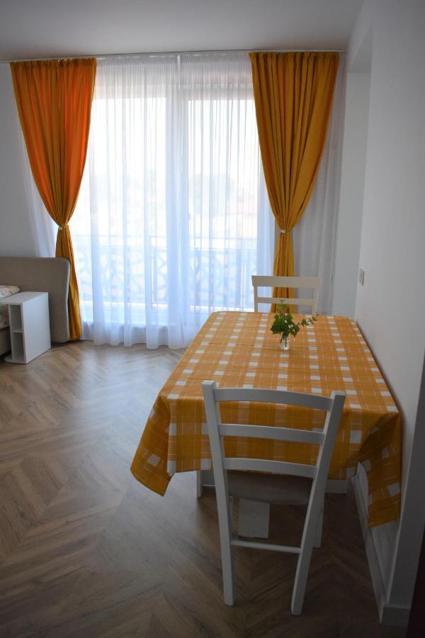 Domus Magistrae Apartment Bukares Bagian luar foto