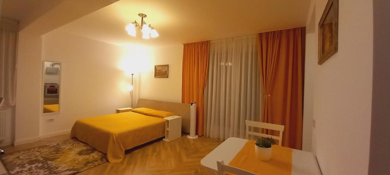 Domus Magistrae Apartment Bukares Bagian luar foto
