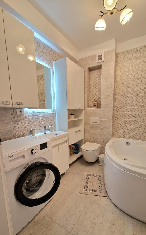 Domus Magistrae Apartment Bukares Bagian luar foto