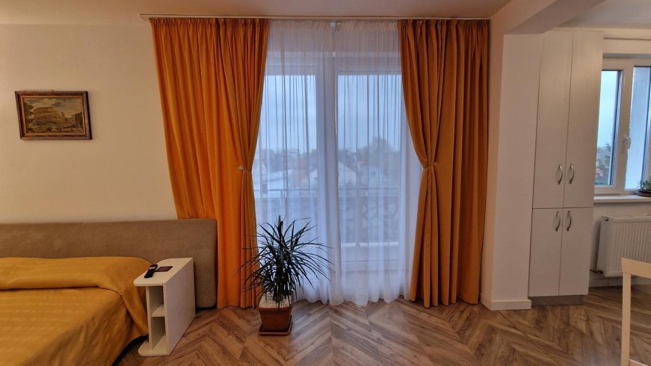 Domus Magistrae Apartment Bukares Bagian luar foto