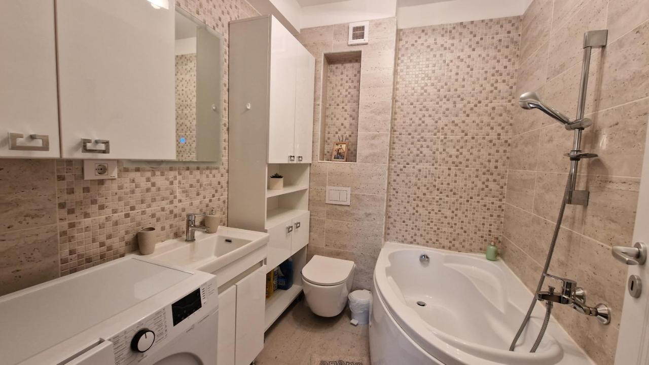 Domus Magistrae Apartment Bukares Bagian luar foto