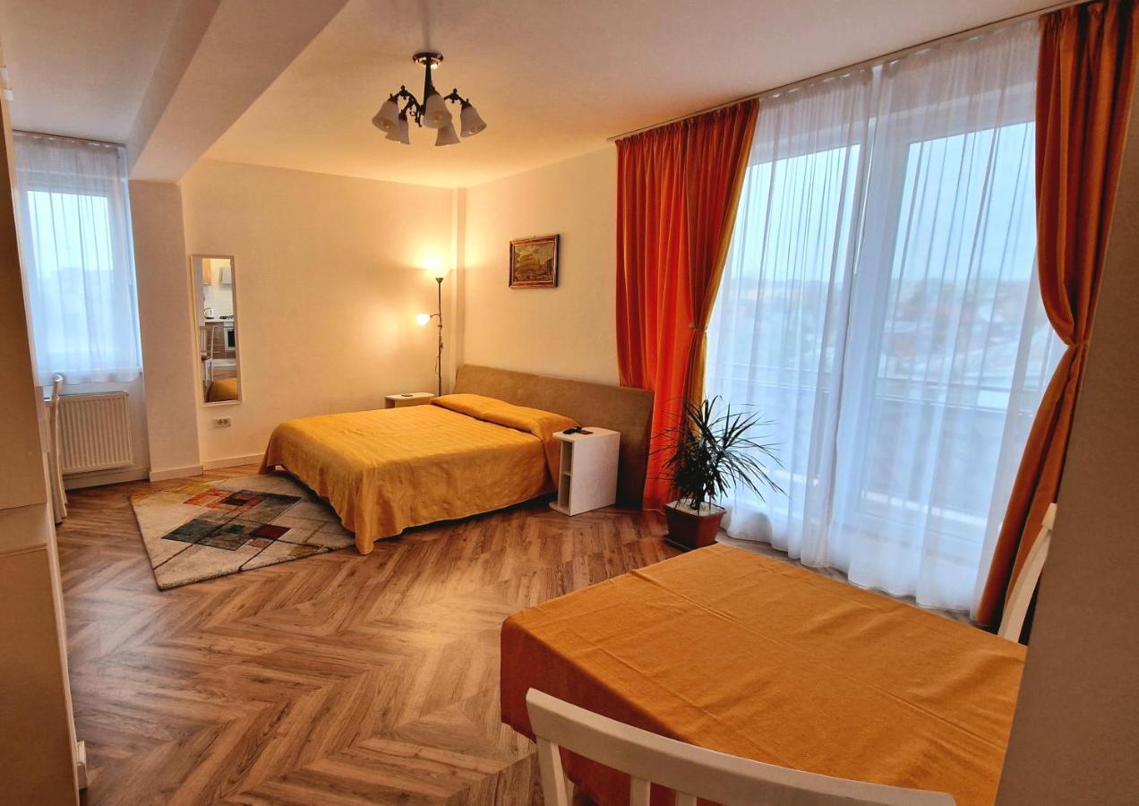 Domus Magistrae Apartment Bukares Bagian luar foto