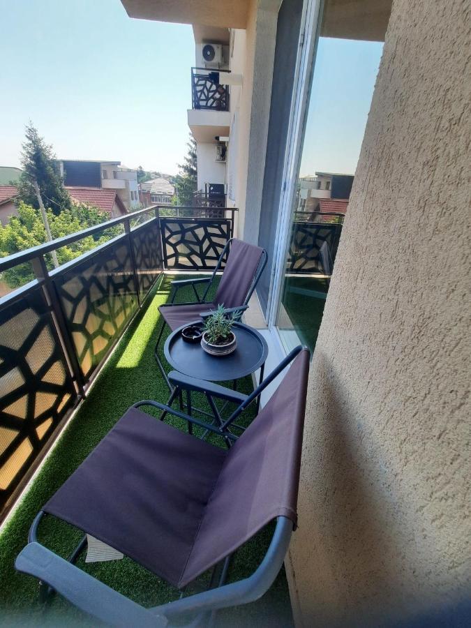 Domus Magistrae Apartment Bukares Bagian luar foto